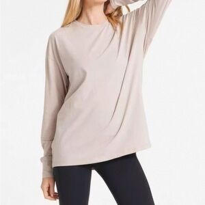 Vuori Long-Sleeve Feather Tee size S
